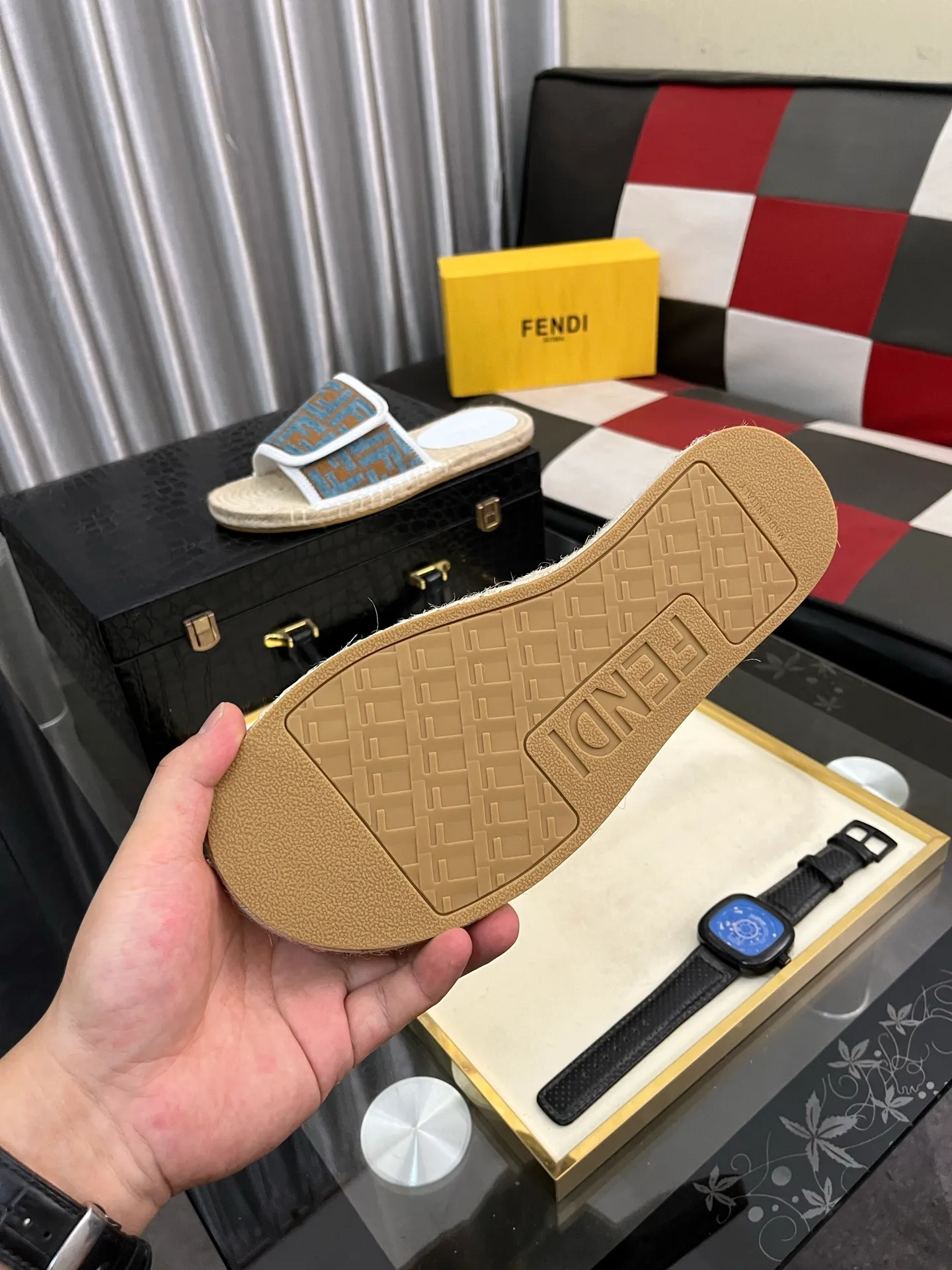Men's shoes💰320⌚️⌚️[FENDI~Fendi slippers] High-end men's shoes brand official website 1:1 latest masterpiece: original mold customization, fabrics made of imported original materials, upgraded outsole, lighter, top quality in the market, simple and tasteful, a must-have for fashionistas, fashion is at your feet, full of confidence, the same style at the counter👍The season of summer slippers is here. Yardage: 38-44. Can be customized45.46.47